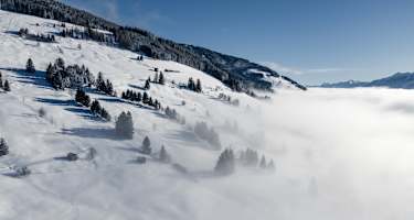 Die Skitour zur Hanglalm bietet traumhafte Weitblick auf die Kitzbühler Alpen.
