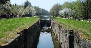 Eine der vielen Schleusen, die König Ludwig I. am Alten Kanal erbauen ließ