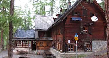 Die urige Chamanna Cluozza