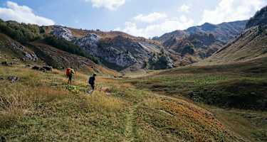 Abstieg von der Talijanka: Auf albanischer Seite hinunter nach Lëpushë