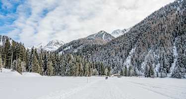 Rundwanderung auf der Eisfläche des Antholzer Sees