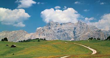 Lavarella und Cunturines von den Pralongià-Wiesen aus gesehen.