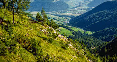 Blick von der Dreifingerscharte über das Pustertal hinweg zu den Zentralalpen.