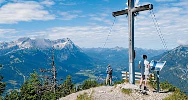 Unbedingt lohnend: der Abstecher zum Farchanter Kreuz