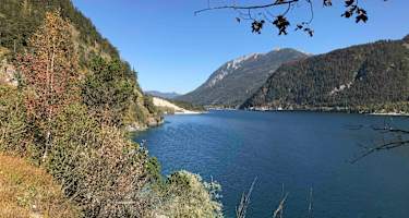 So wunderschön ist der Achensee im Herbst.