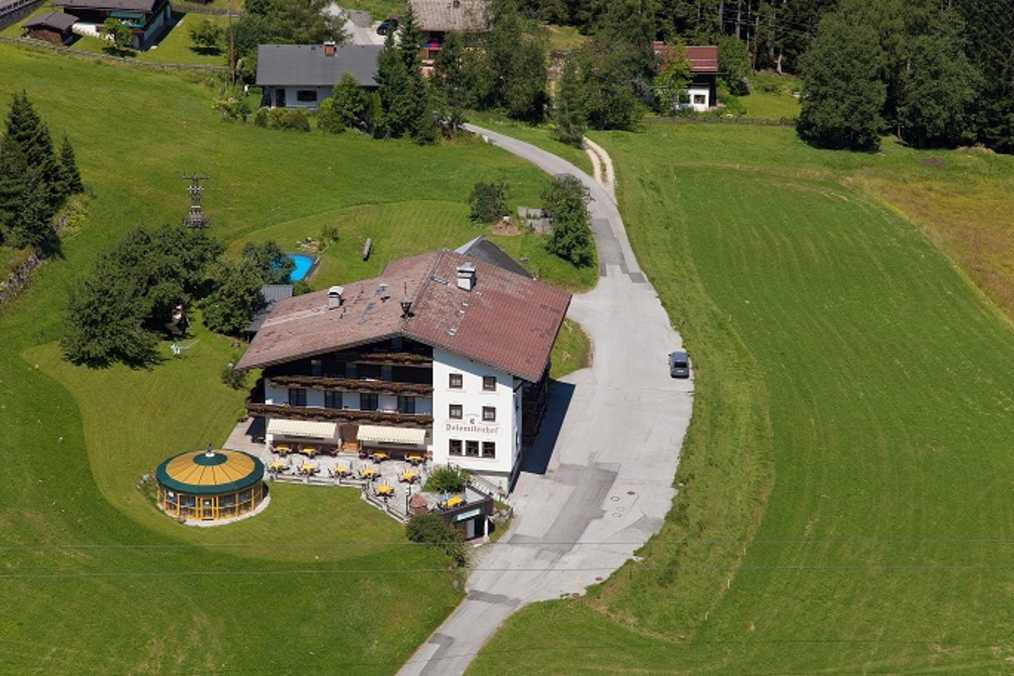 Landhotel-Dolomitenhof-Aussenansicht