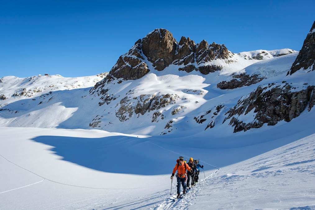 Von der Diavolezza, im Hintergrund ganz links, aus geht die Skitour über den Persgletscher Richtung Gipfel des Piz Palü.