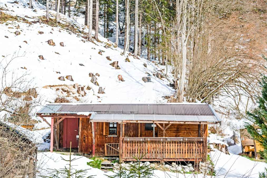 Die Aste Reitbichl (936 m) ist eine Selbstversorgerhütte im Karwendel 
