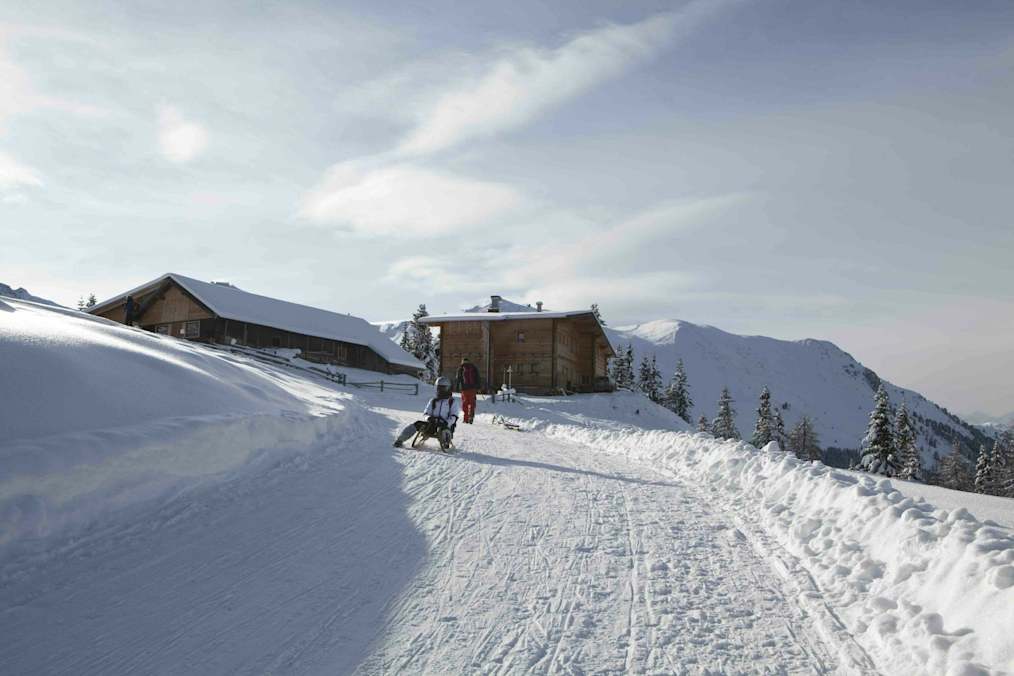 Die Birgitzer Alm ist im Winter eine beliebte Rodelhütte.