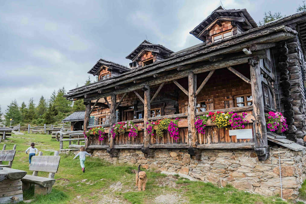 Das Anna-Schutzhaus unterhalb des Ederplan-Gipfels