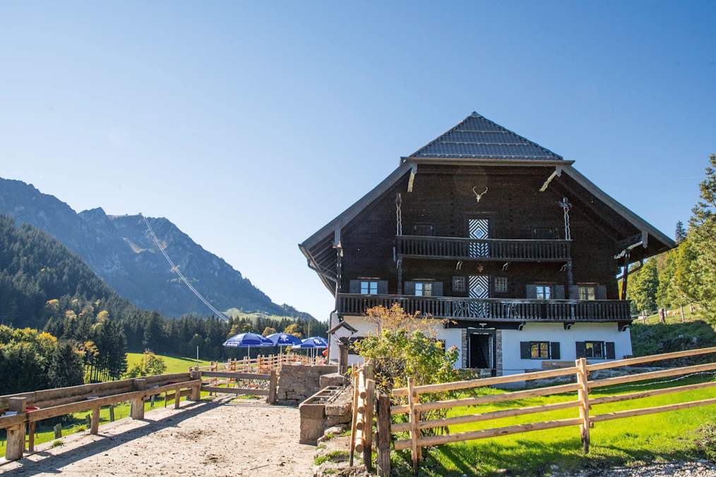 Die Hocherbalm ist ein denkmalgeschützter Bergbauernhof aus dem Jahr 1624.