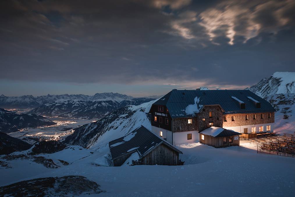 Die Krefelder Hütte bei Nacht