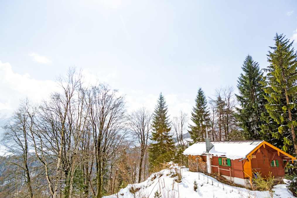 Die Reitbichlhütte steht an einem Südhang des Inntals