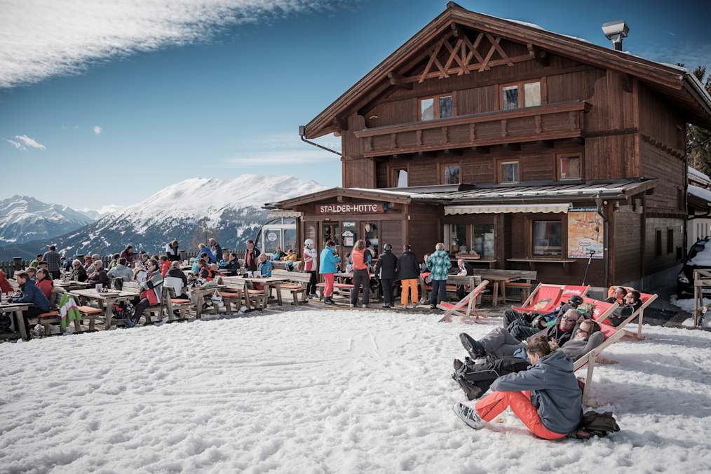 Sonnenterrasse der Stalder Hütte
