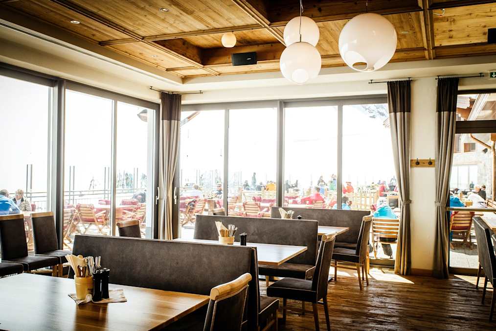 Die Gaststube des Tuxer Fernerhauses