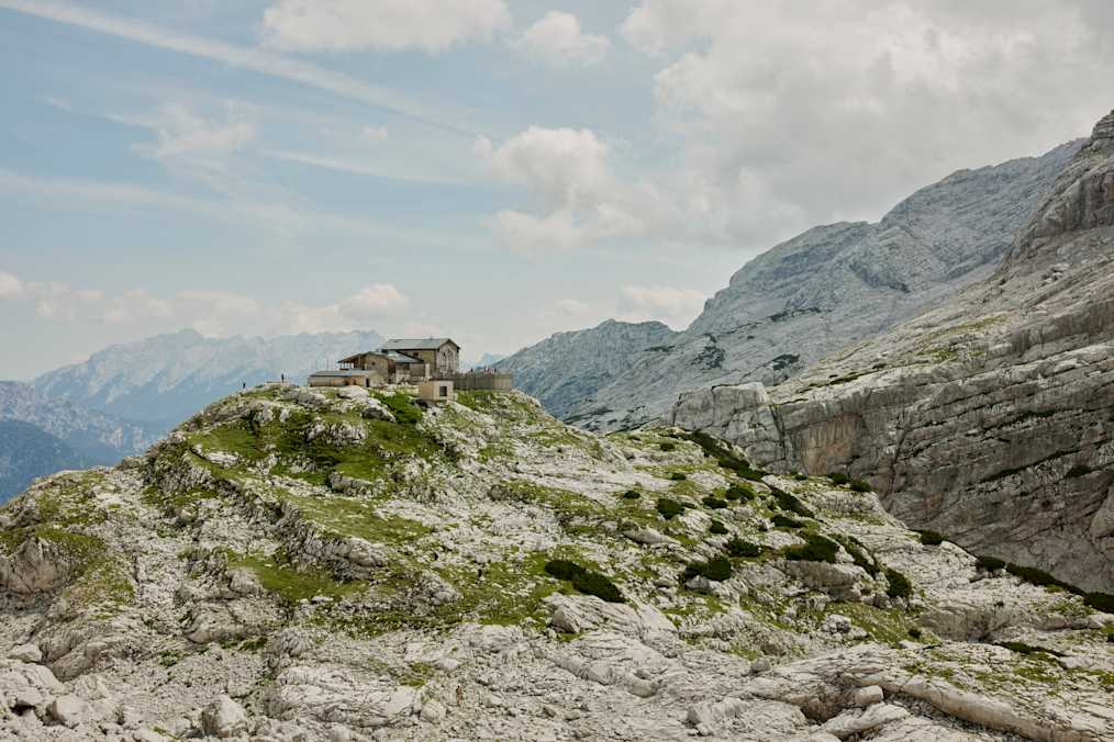 Die Von-Schmidt-Zabierow-Hütte (1.966 m) in den Loferer Steinbergen