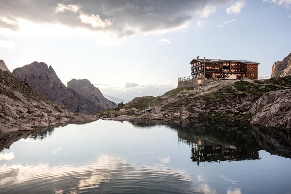 Karlsbader Hütte mit Laserzsee