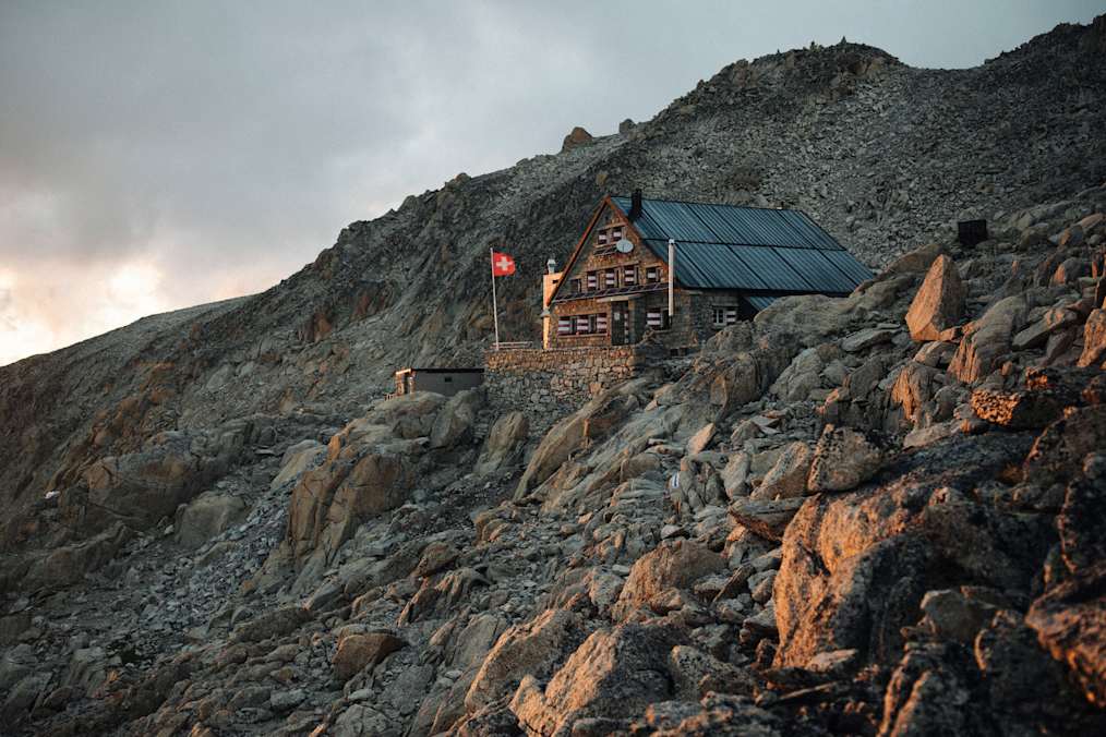 Die Cabane du Trient liegt hochalpin