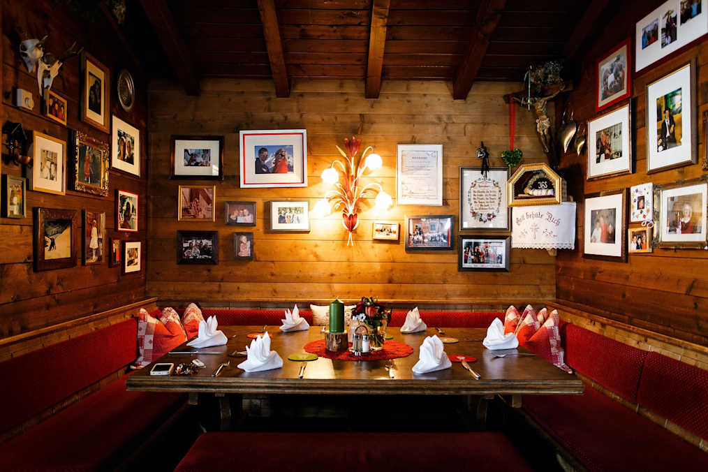 In der gemütlichen Stube von Christa's Skialm