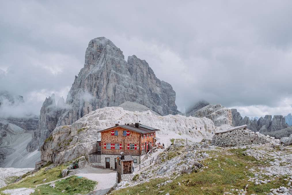 Die Büllelejochhütte in den Sextner Dolomiten