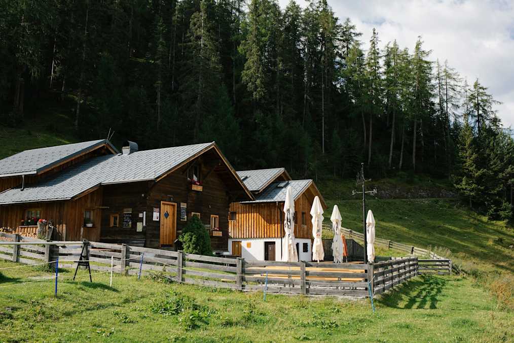 Die Karröster Alm, oberhalb von Imst auf 1.468 m gelegen.