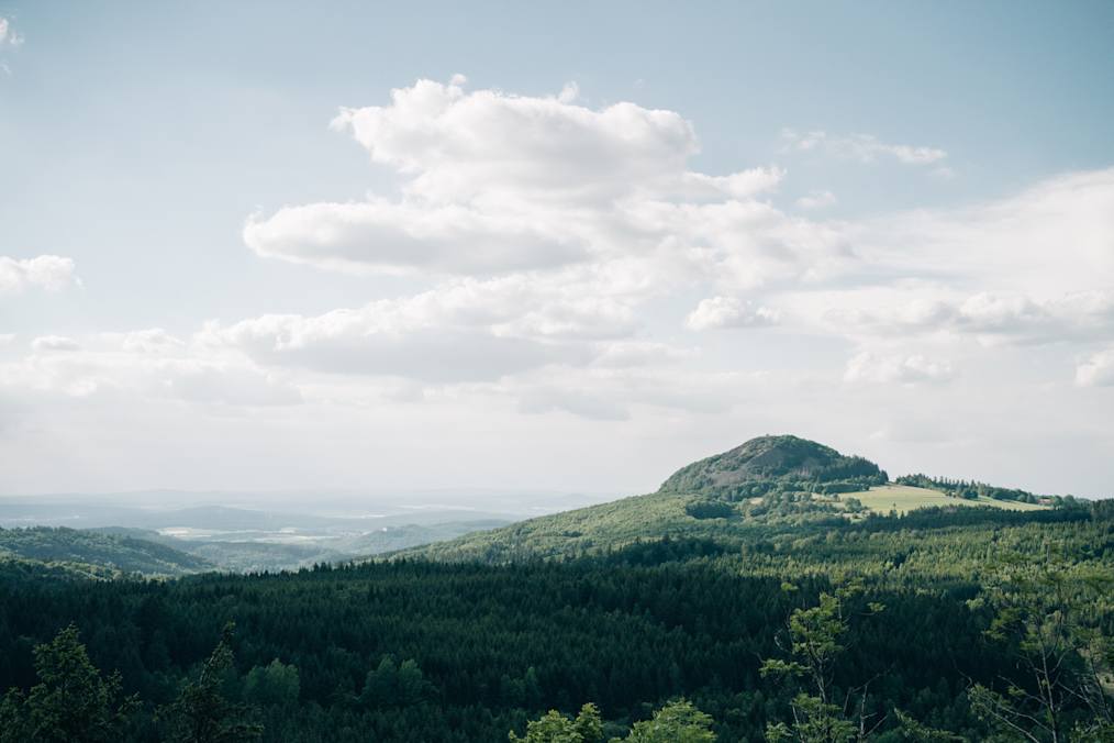 Ausblick von der Enzianhütte Rhön mit der Milseburg