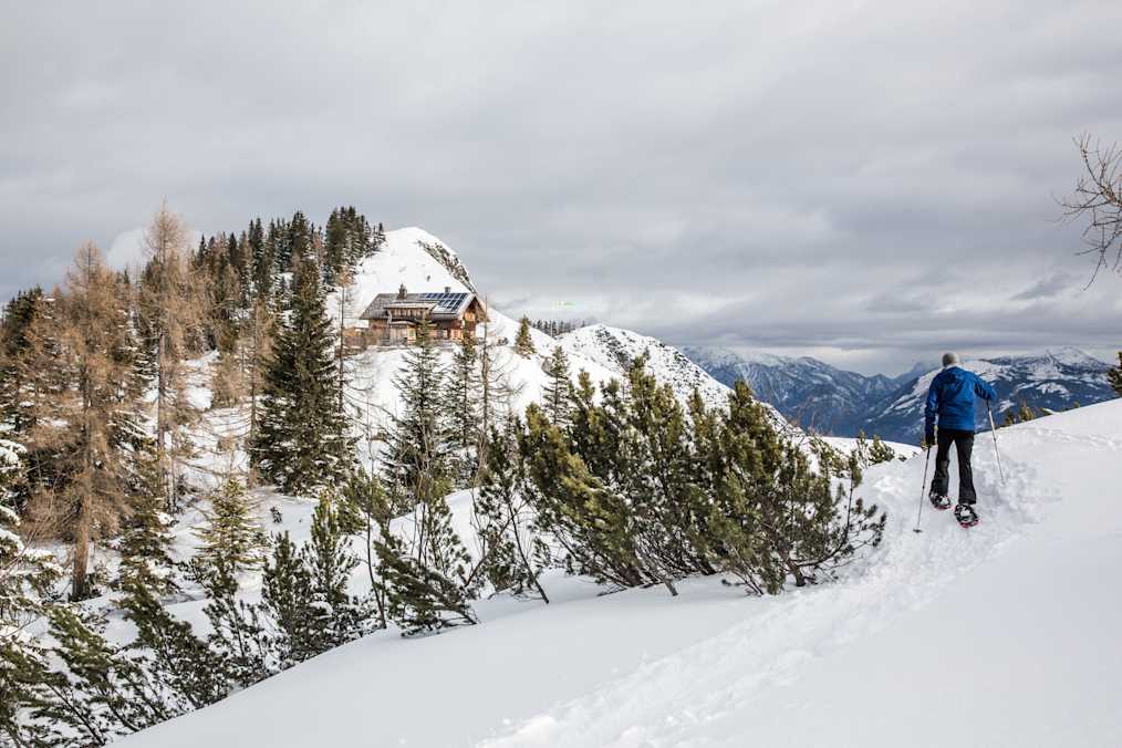 Gute Größe, tolle Lage: die Goiserer Hütte. 07: Tourengehen ist