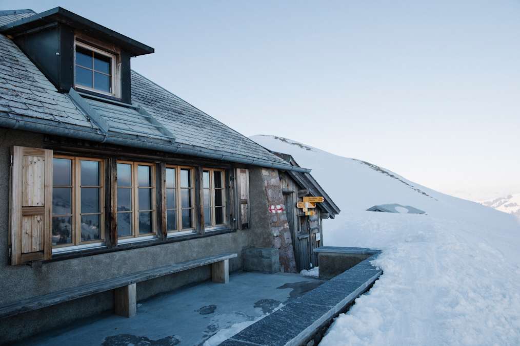 Die Grubenberghütte während der Abenddämmerung