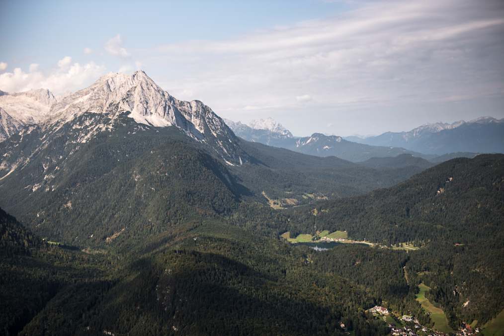 Blick auf den Lautersee und die Wettersteinspitzen