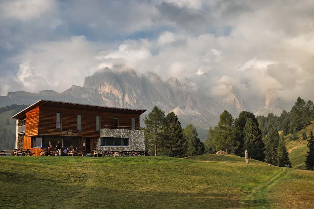 Die schön gelegene Juàc-Hütte
