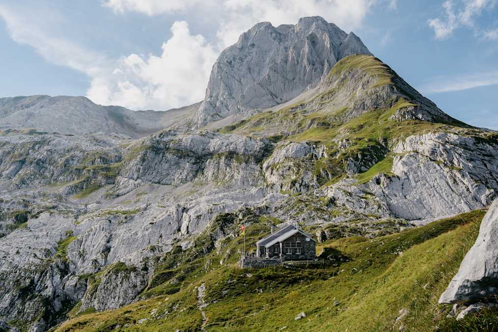 Die Zwinglipasshütte wird von einem ehrenamtlichen Hüttenteam bewartet.