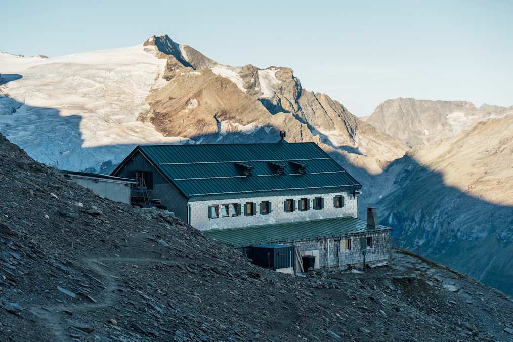 Das Heinrich-Schwaiger-Haus ist ein beliebtes Ziel für Wanderungen als auch Hochtouren.