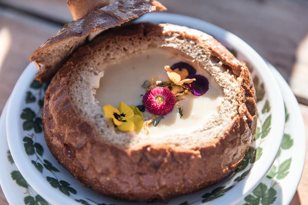Graukässuppe auf der Crëp de Munt Hütte