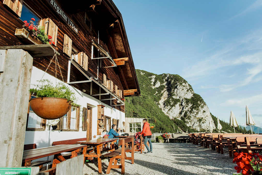 Die Wangalm ist der Stützpunkt für alle, die länger oben bleiben.