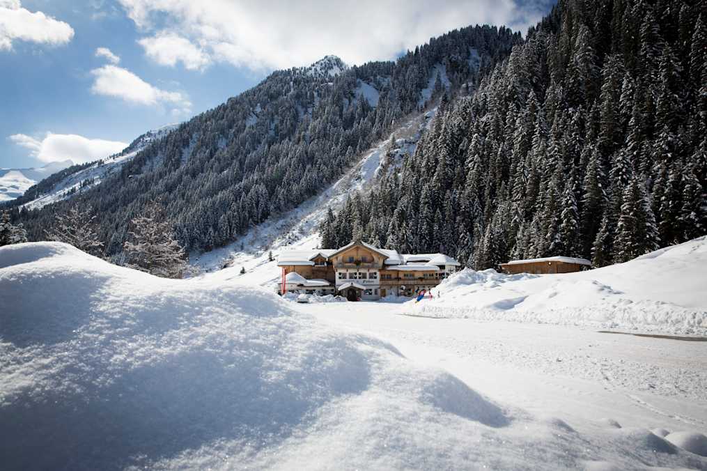 Der Alpengasthof Finkau im Zillertal im Winter