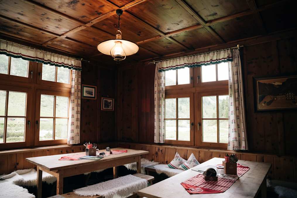 Der ursprüngliche Gastraum in der Alpenrosenhütte