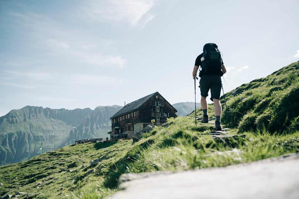 Die Neue Fürther Hütte hat ihren Platz neben dem Kratzenbergsee in der Venedigergruppe in Salzburg.