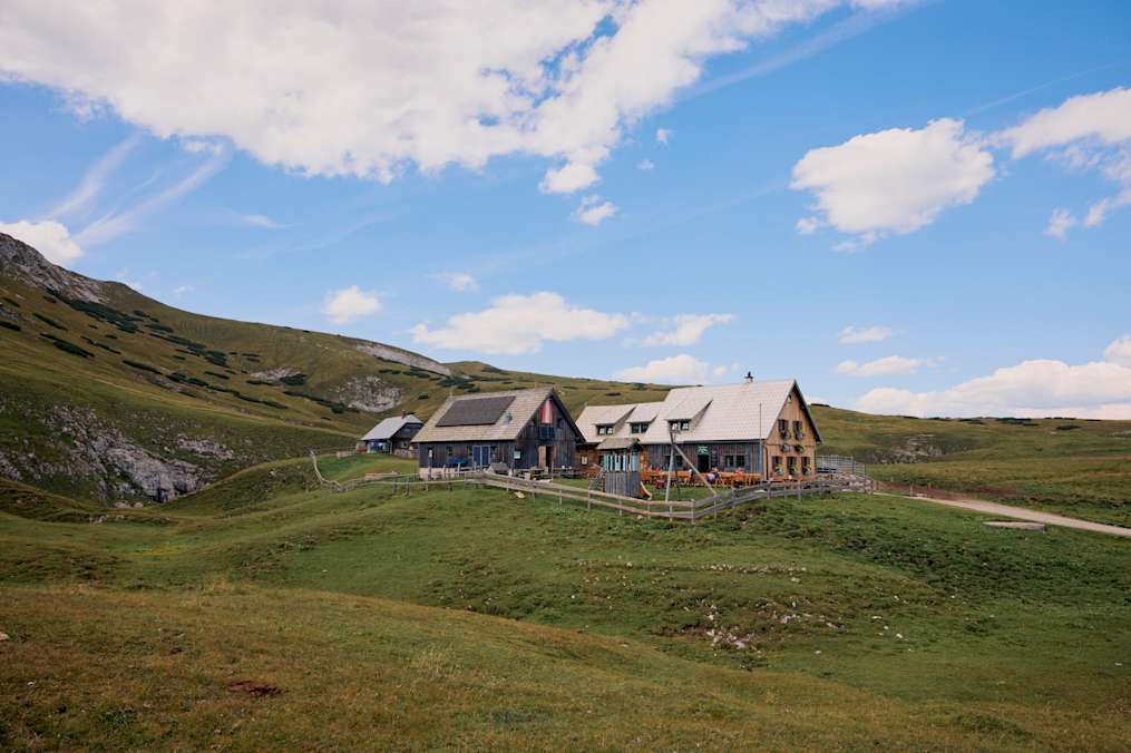 Die Michlbauerhütte befindet sich auf der Schneealm in den obersteirischen Mürzsteger Alpen.