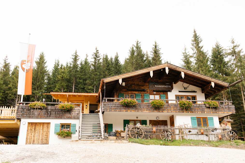 Die Rohrkopfhütte befindet sich am Schwangauer Tegelberg bei Füssen im bayerischen Allgäu.