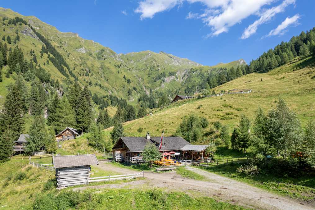 Die Kreealm-Kreehütte liegt in den Radstädter Tauern.