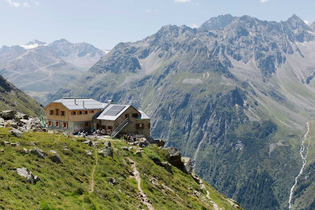 Die Rüsselsheimer Hütte liegt in den Öztaler Alpen im Pitztaler Geigenkamm.