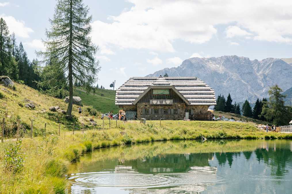 Die Watschinger Alm liegt am Nassfeld unter dem Gartnerkofel in den Karnischen Alpen.