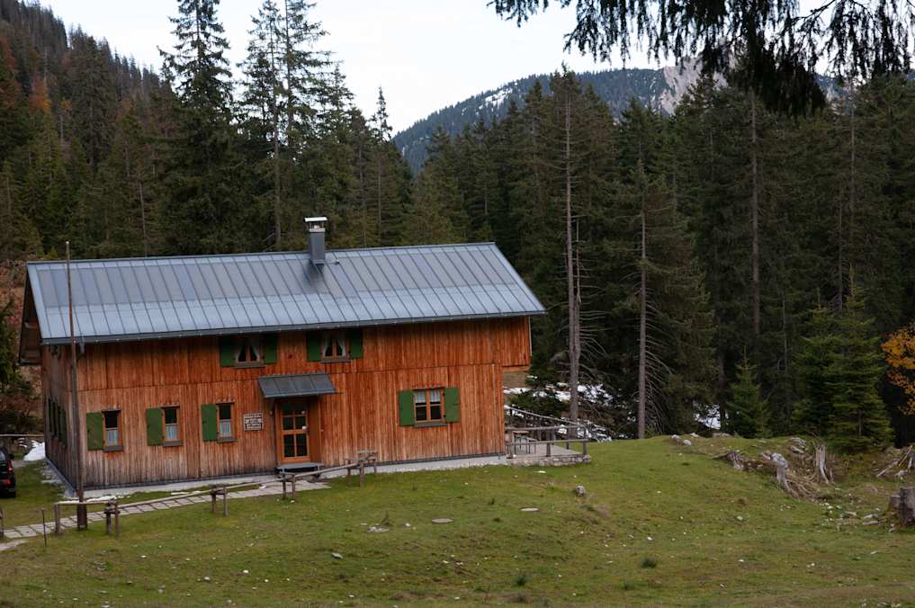 Die Krinner-Kofler-Hütte unter der Soiernspitze