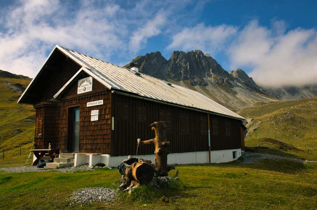 Die Loreahütte unter dem Loreakopf
