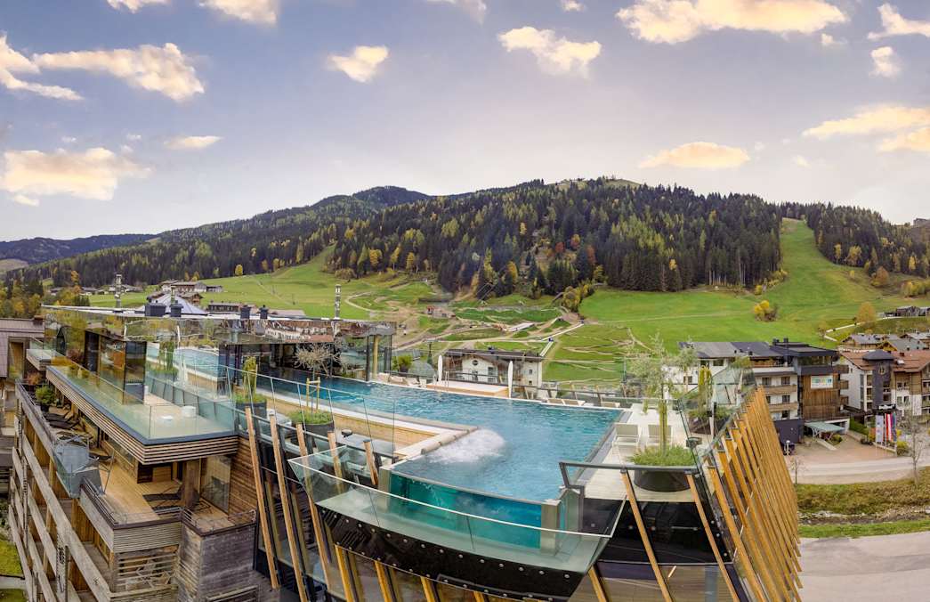 Hotel Salzburger Hof Leogang Panoramapool Sommer
