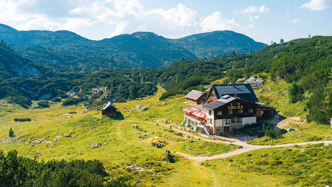 Öffentliche Anreise zur Wanderung über das Dachsteinplateau in Oberösterreich.