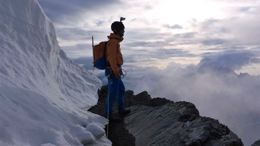 Chris posiert kurz unterhalb des Gipfels