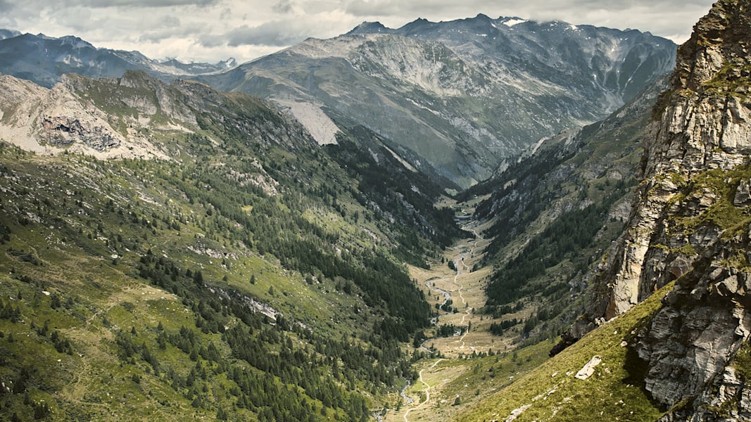 Ein Weitblick über die Täler.