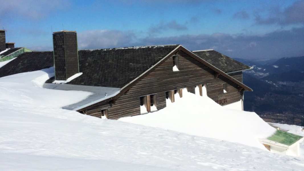Das Berghaus Hochschneeberg im Winterschlaf