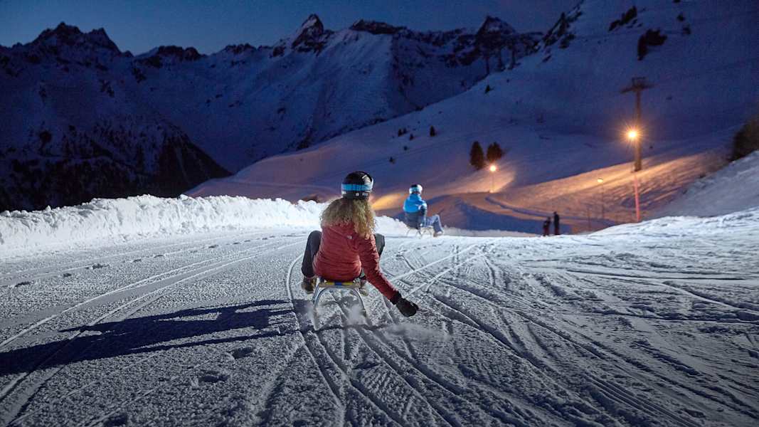 Wer abends noch nicht genug hat, sucht beim Nachtrodeln den letzten Kick.